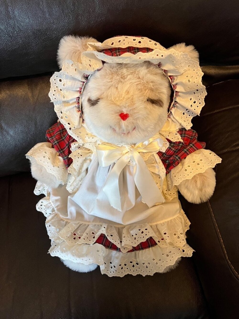 VTG Ms Noah Plush Doll In Lace & Plaid Dress With Bonnet